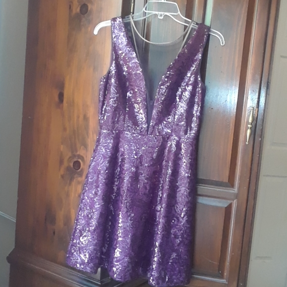BCBG MAXAZRIA DRESS- SIZE 6 - Picture 7 of 8
